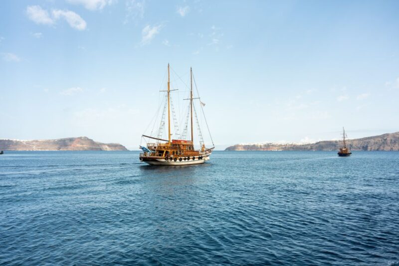 Santorini: Volcanic Islands Cruise with Hot Springs Visit - Second Swim at Thirassia Island