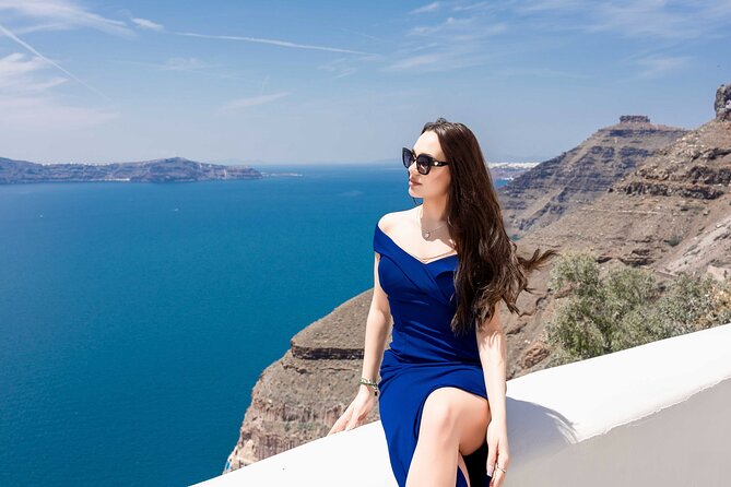 Santorini Walking Photoshoot Experience in OIA - How the Photoshoot Captures Santorini’s Iconic Views in Oia