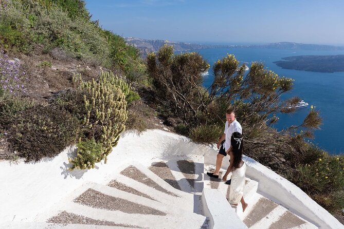 Santorini Walking Photoshoot Experience in OIA - Who Will Appreciate This Santorini Photoshoot?