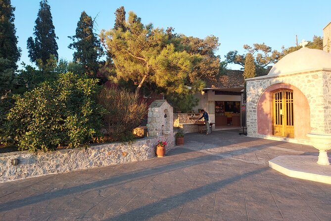 Santorini_All time Classic in Santorini - Exploring Pyrgos, the Oldest Village in Santorini