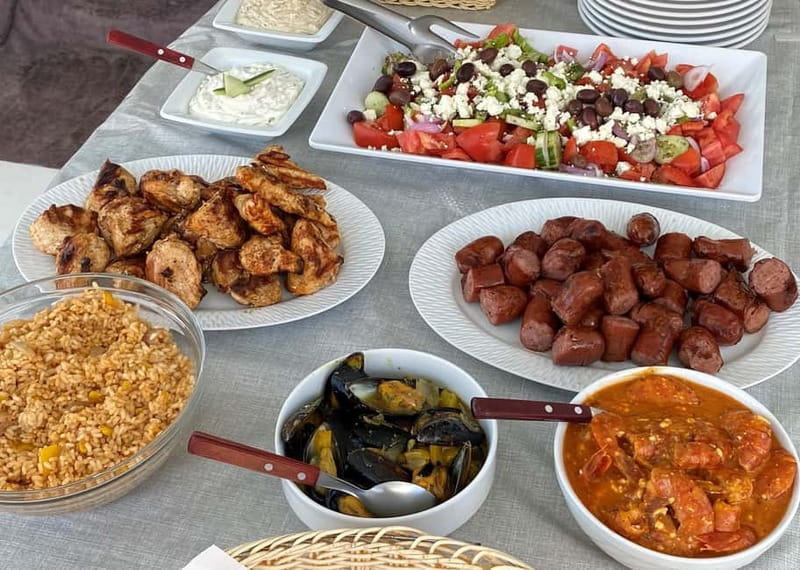 Santorini:All-inclusive Catamaran Cruise with Thirassia Stop - The Onboard Dining Experience: Fresh Food and Greek Flavors