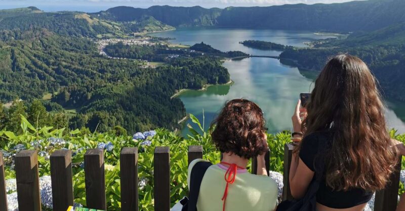 São Miguel 2-Day Tour: Sete Cidades, Fogo, Furnas & Nordeste - Hike to Pico do Ferro and View a Volcanic Crater