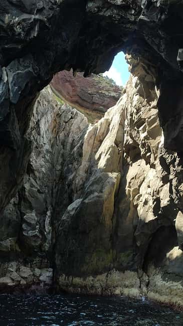 São Miguel: Boat Tour  Volcanic Wonders, Caves & History - Exploring the Porto Formoso Coastline and Geological Formations