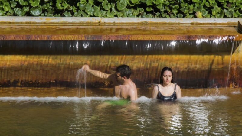 São Miguel East: Full-Day Van Tour with Lunch - The Role of the Guides and Group Atmosphere