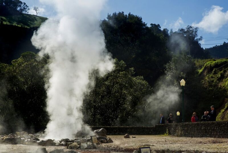 São Miguel East: Full-Day Van Tour with Lunch - Valuing the Hot Springs and Volcano Cooking Experience