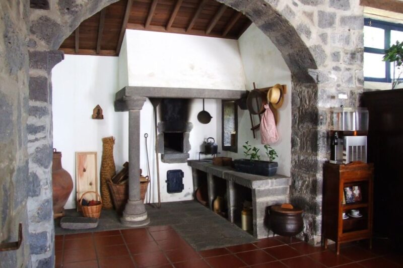 São Miguel: Full-Day 4WD Jeep Tour to Furnas with Lunch - Scenic Drive to Nossa Senhora da Paz Chapel with Views of Vila Franca do Campo