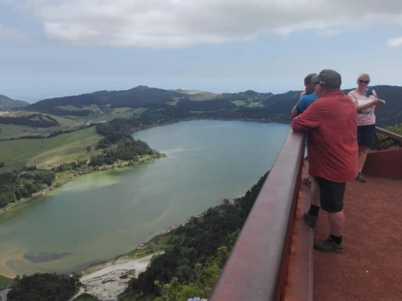 São Miguel: Full-Day Exploring the Island's 3 Volcanos - Visiting Lagoa das Sete Cidades and Twin Lakes