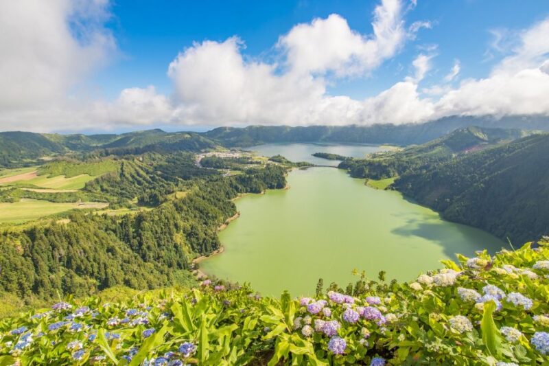 São Miguel: Full-Day Tour to Sete Cidades and Lagoa do Fogo - Discovering Sete Cidades and Its Lakes