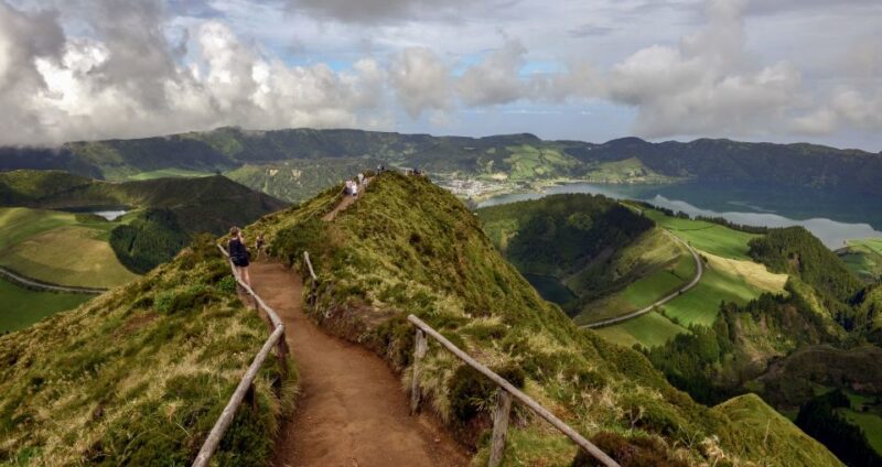 São Miguel Island: Full-Day Sete Cidades Tour - Breathtaking Viewpoints: Ponta do Escalvado and Rêgos Bridge