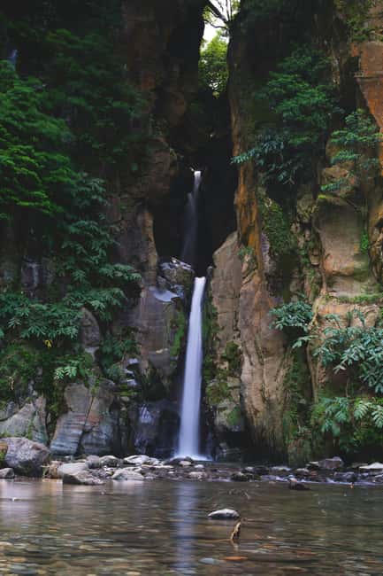Sao Miguel Island: Sete Cidades and Lagoa do Fogo Tour - Waterfalls and Local Liquor at Salto do Cabrito and Mulher do Capote