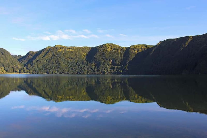 São Miguel: Sete Cidades & Pineapple Plantation Tour - Visit the Pico do Carvão Viewpoint for First Impressions