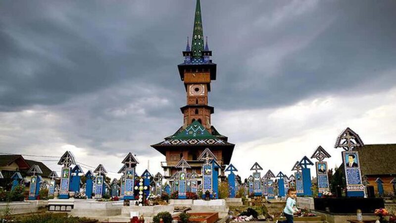 Sapinta merry cemetery one day tour from Oradea - Pickup and Departure from Oradea at 9 AM