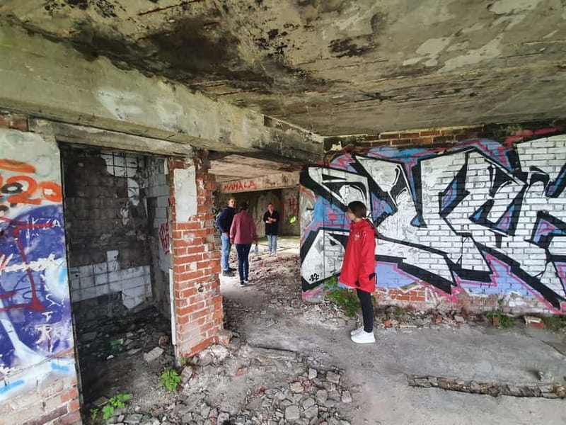 Sarajevo: Bosnian & Yugoslav Wars Tour with Tunnel Museum - Logistics, Group Size, and Tour Format