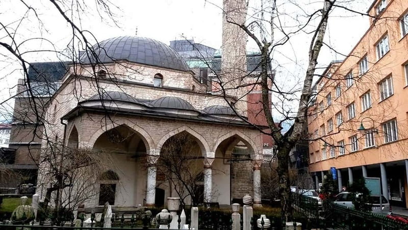 Sarajevo: Discover Sarajevo Walking Tour with Local Guide - Learning Sarajevo’s History and Resilience