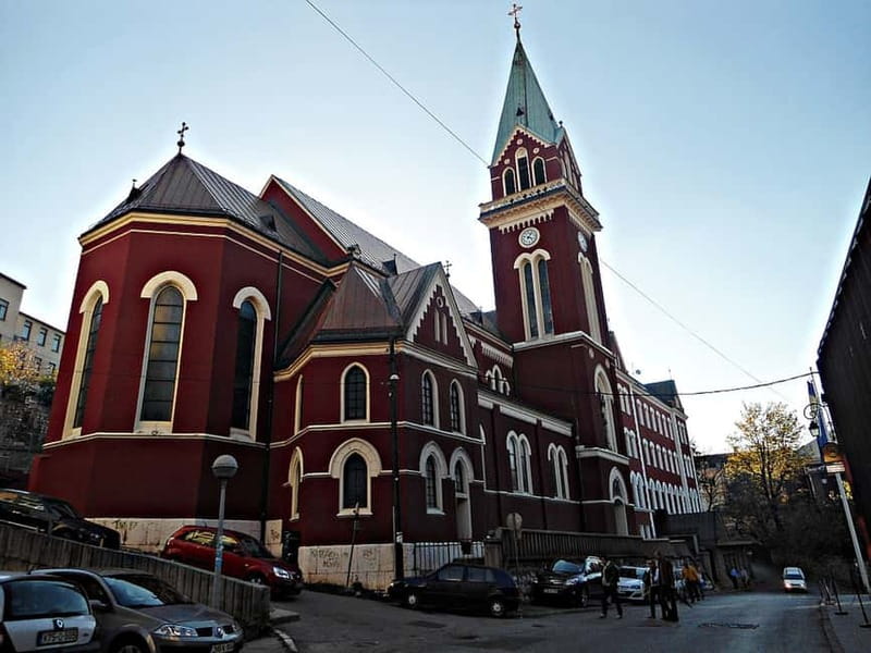 Sarajevo: Discover Sarajevo Walking Tour with Local Guide - Food and Craft Experiences During the Tour