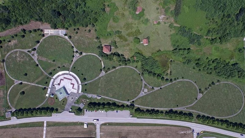 Sarajevo: Srebrenica Genocide Memorial and Testimonial Tour - Starting Point at Sarajevos Office in Zelenih beretki