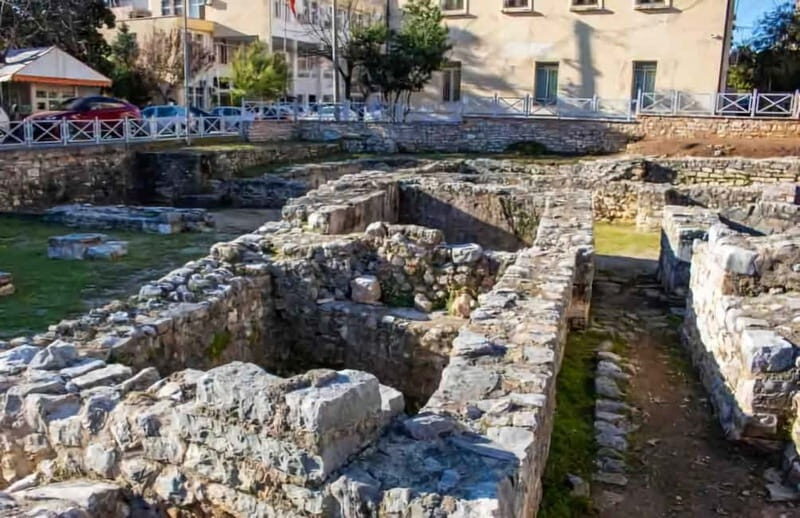 Saranda: 2.5-hour walking tour around the city - Practical Details: Logistics and Accessibility