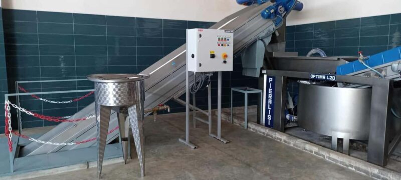 Saranda: Wine and raki tasting, local products. - Tasting a Range of Albanian Wines: Red, White, and Rose