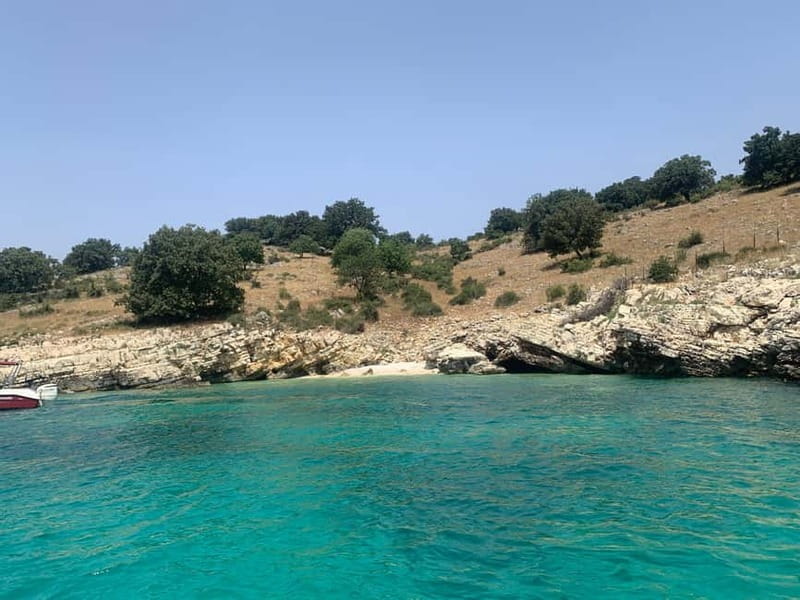 Saranda:Boat Tour to Kroreza with snorkelling,&umbrellas - The Boat and Crew Experience