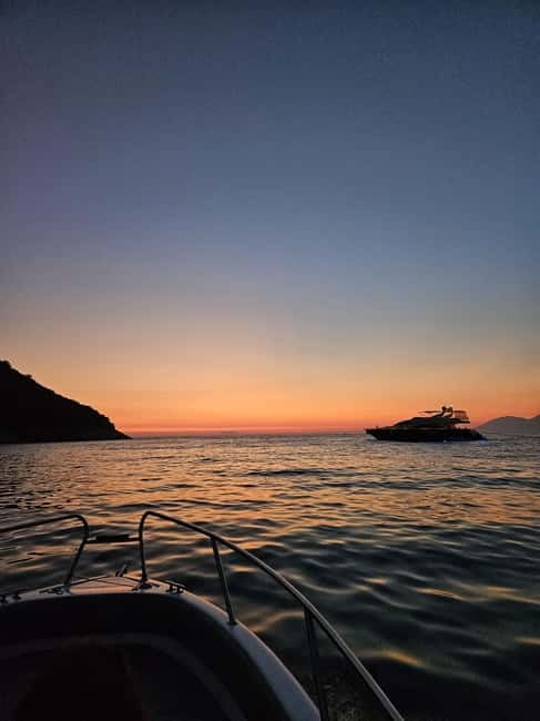 Sarandë: Sunset boat tour with local wine - Swimming and Sightseeing at Sarandë and Secret Beach