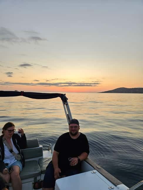Sarandë: Sunset boat tour with local wine - Sunset Viewing with a Glass of Local Wine