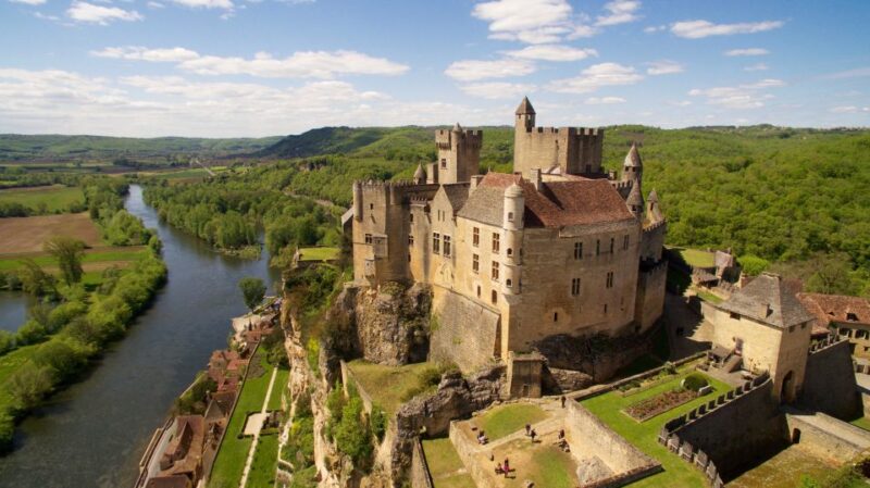 Sarlat : Private tour to Prehistoric Cave + Medieval Castle - Tour of Château de Beynac: Medieval Splendor