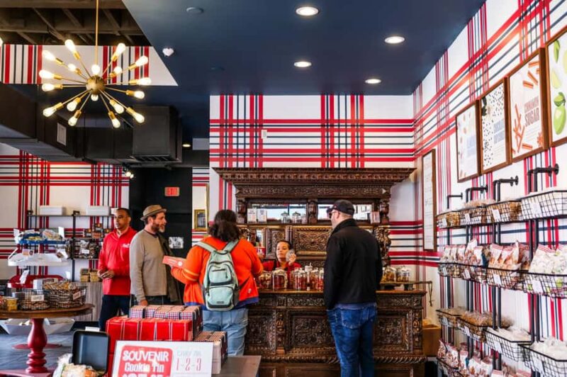 Savannah: Beignets, Donuts, Sweet Treats & More Walking Tour - Authentic Guide and Tour Experience