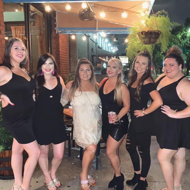 Savannah: Drag Queen Guided Pub Crawl with Sing-a-Longs - Sing-a-Longs, Dancing, and Laughs Throughout the Night