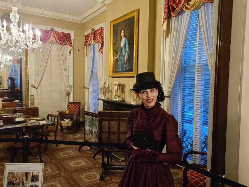 Savannah: Ghosts and Gravestones Tour with Low House Entry - Key Points