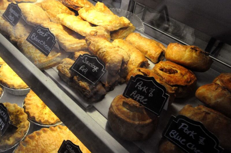 Savannah: Historic District Foodie Walking Tour - The Guide: Knowledge, Humor, and Local Insights