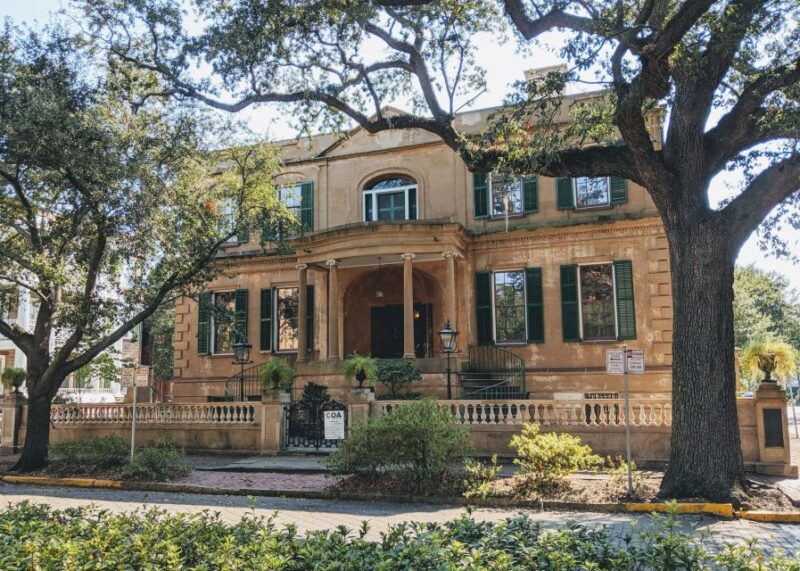 Savannah: Historic District, Islands & more VIP Private Tour - Explore Savannahs Historic District and its Stunning Homes