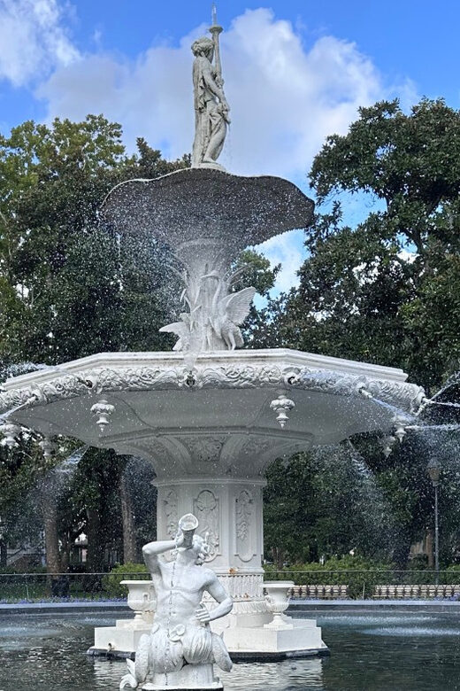 Savannah: History Walking Tour - Ending at Forsyth Park and the Famous Fountain