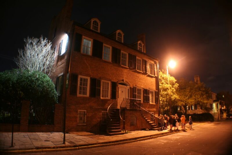 Savannah: Pub Crawl and Ghost Tour - Key Points