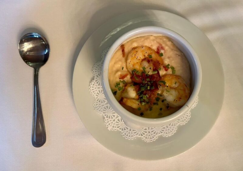 Savannah: Southern Traditions Dinner Tour - Expert Guides and Engaging Stories