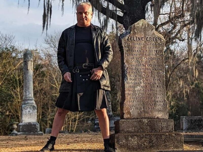 Savannah: Walking Tour with Bar Stops & Local Guide - Visiting Savannah’s Most Haunted Landmarks