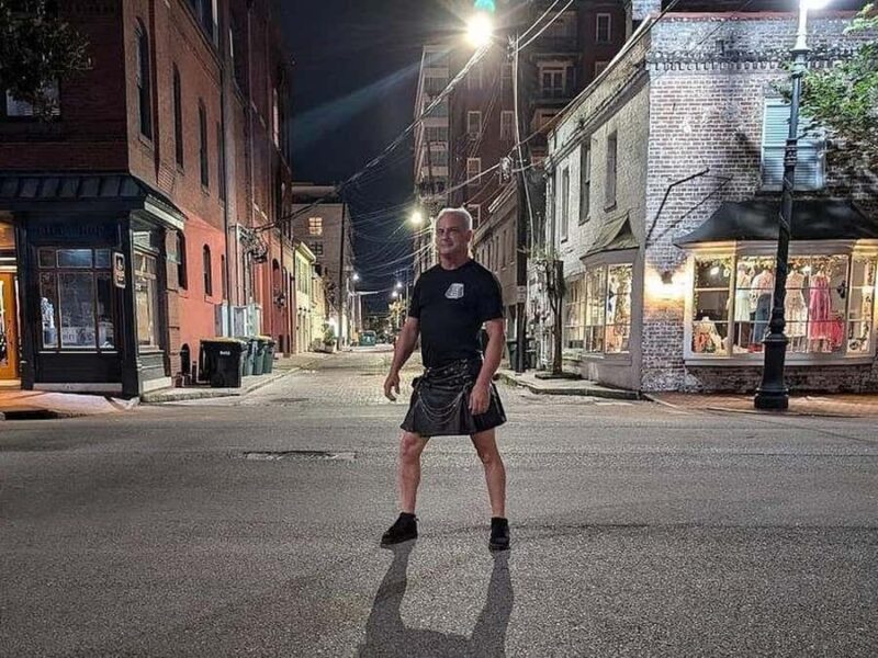 Savannah: Walking Tour with Bar Stops & Local Guide - Midway Bar Stops for a Social Twist