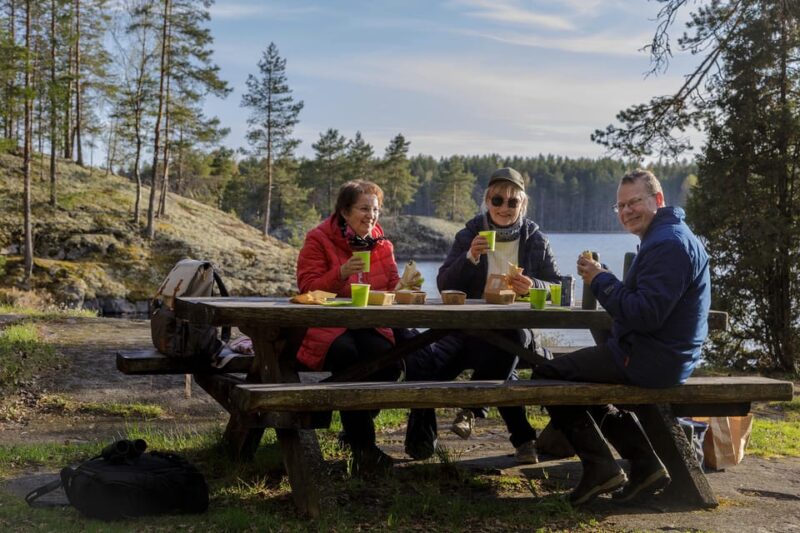 Savonlinna: Evening Photography Tour on lake Saimaa - Picnic Lunch and Refreshments