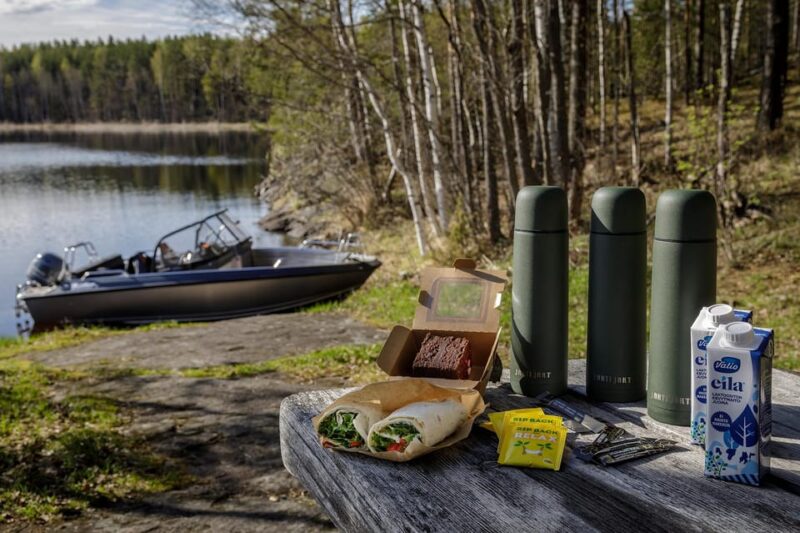 Savonlinna: Evening Photography Tour on lake Saimaa - Meeting Point and Group Size