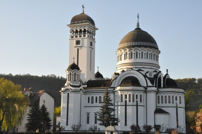 SB07 -Private Tour Exploring Sighioara, Biertan & Mlâncrav - Guide Style and Visitor Experience