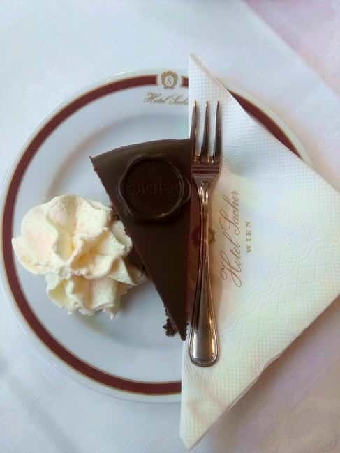 Scandals, affaires & anecdotes in Vienna - The Guide: Sandra’s Style and Approach