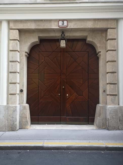 Scandals, affaires & anecdotes in Vienna - Booking and Flexibility: How to Reserve