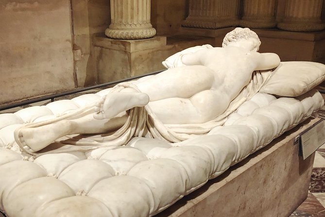 Scandals: Louvre (Semi-Private) With Reserved Entrance Time - Accessibility and Physical Considerations