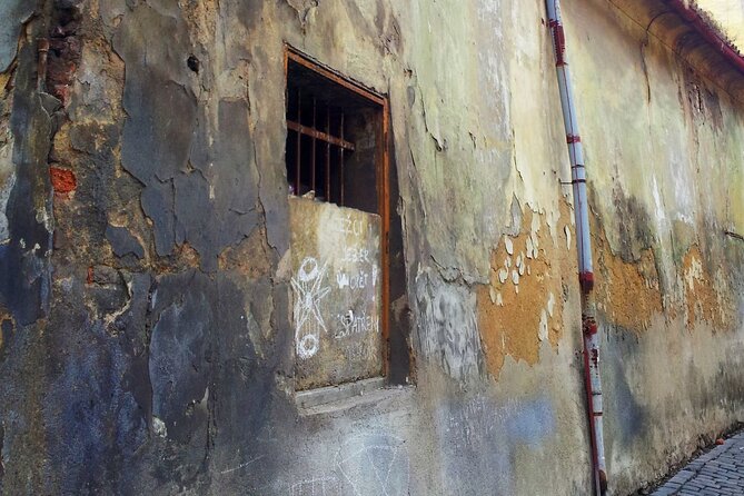 Scary Prague Walking Tour - The Experience: Creepy Atmosphere and Storytelling