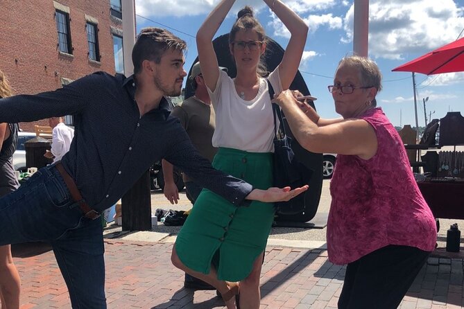 Scavenger Hunt in Buffalo by Wacky Walks - Discover Buffalos Hidden Corners with a Fun and Interactive Scavenger Hunt