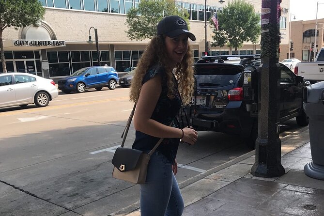 Scavenger Hunt in Buffalo by Wacky Walks - Support and Guidance from a Remote Host