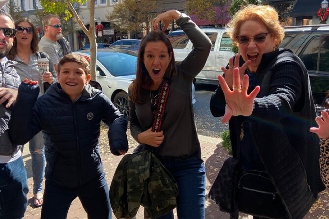 Scavenger Hunt in Milwaukee by Wacky Walks - The Role of the Remote Host in Milwaukee