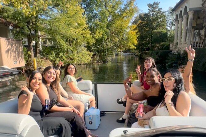 Scenic Lake Austin Boat Tour. BYOB. 2 hr (up to 12 guests) - Experience the Luxury of a 2-Hour Lake Austin Boat Tour for Up to 12 Guests