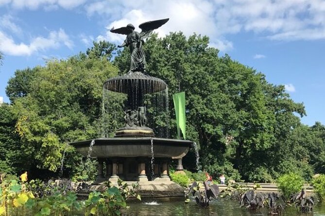 Scenic Manhattan Highlights Bike Tour (English or German) - Explore Popular Neighborhoods: Little Italy and Chinatown