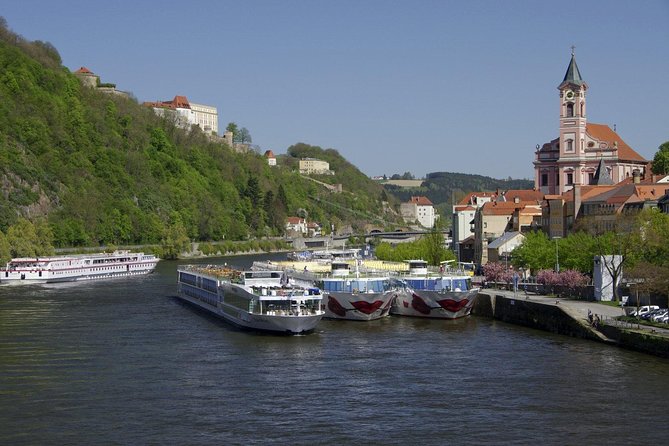 Scenic transfer from Passau to Prague with 2-hours guided tour of Cesky Krumlov - Key Points