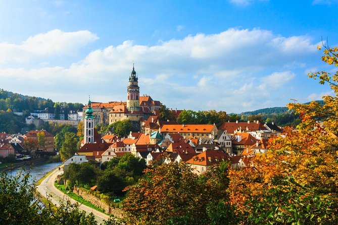 Scenic transfer from Passau to Prague with 2-hours guided tour of Cesky Krumlov - From Passau to Cesky Krumlov: The Scenic Drive in Comfort
